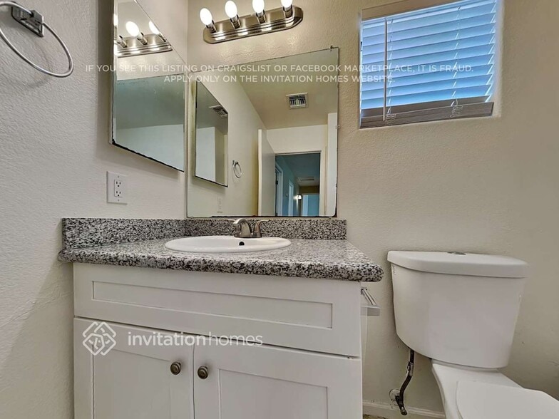 Building Photo - 785 E Beargrass Pl