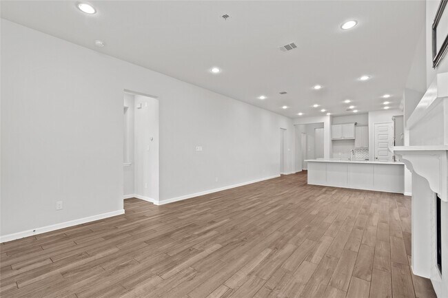 Building Photo - 5030 Morrison Dr