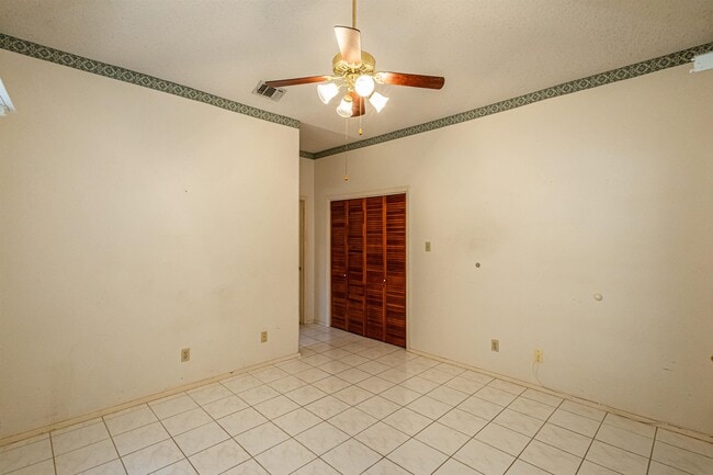 Building Photo - 2006 Piedra China St