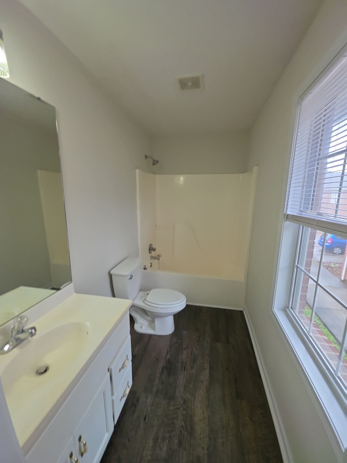 Building Photo - 1351 N Dixie Ave