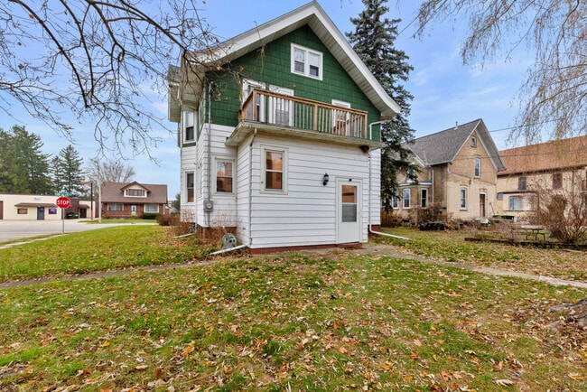 Building Photo - 1136 Fond Du Lac Ave