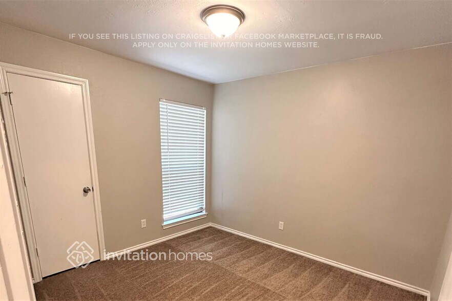 Building Photo - 4510 Lone Oak Dr
