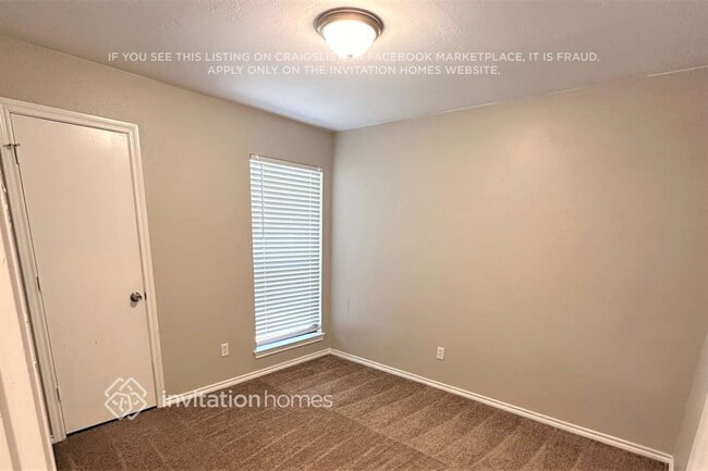 Building Photo - 4510 Lone Oak Dr