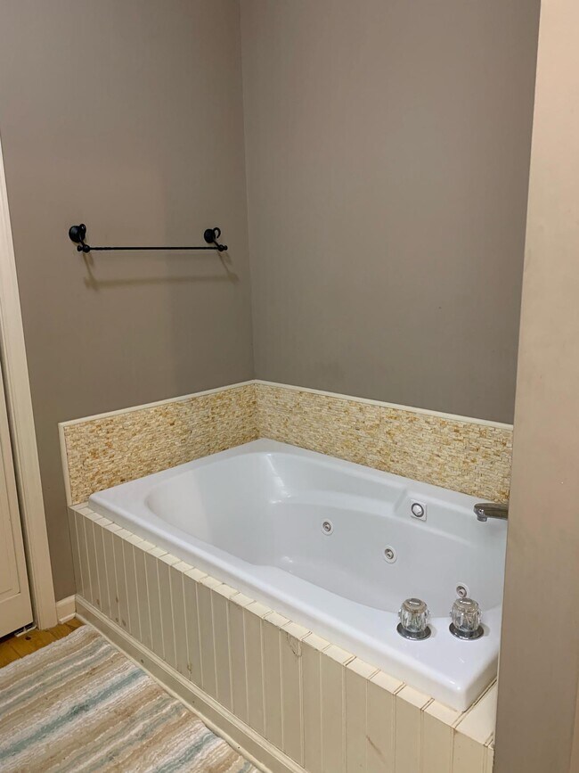 Building Photo - 103 Clary Ct