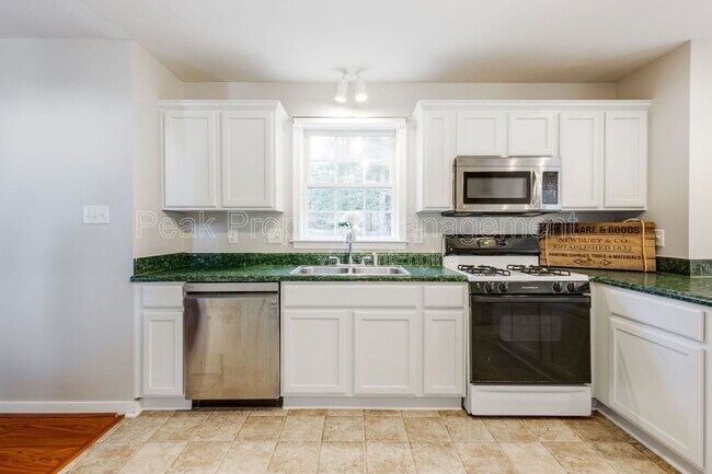 Building Photo - 5200 Parrish Creek Dr