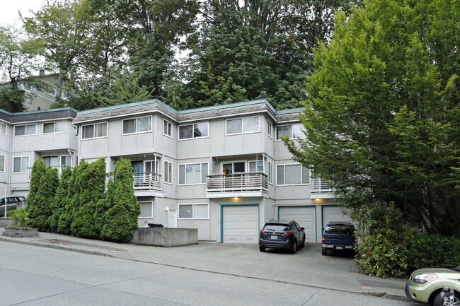 Primary Photo - 7055 Lincoln Park Way SW