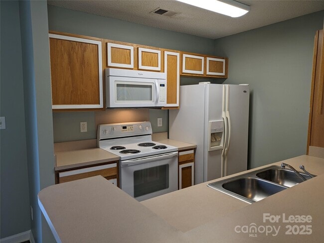 Building Photo - 111 Sterling Terrace Dr