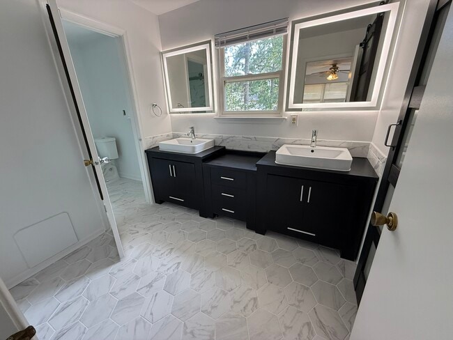 Building Photo - 3784 Strathmoor Cir