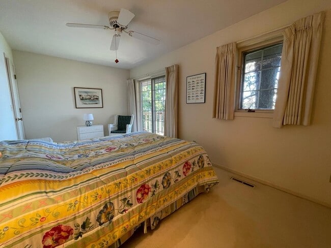 Building Photo - 44 Peninsula Rd