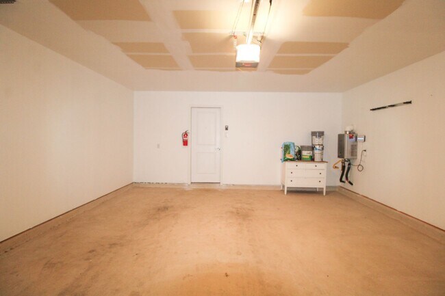 Building Photo - 3642 Millbrook Wy