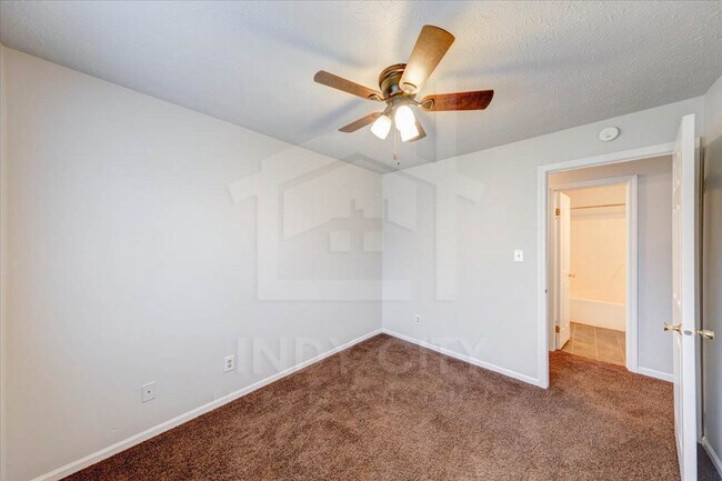 Building Photo - 542 Woods Crossing Dr