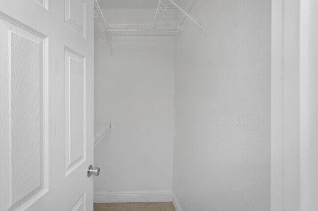 Building Photo - 5148 Tampa Bay Growth Fund 2 LLC