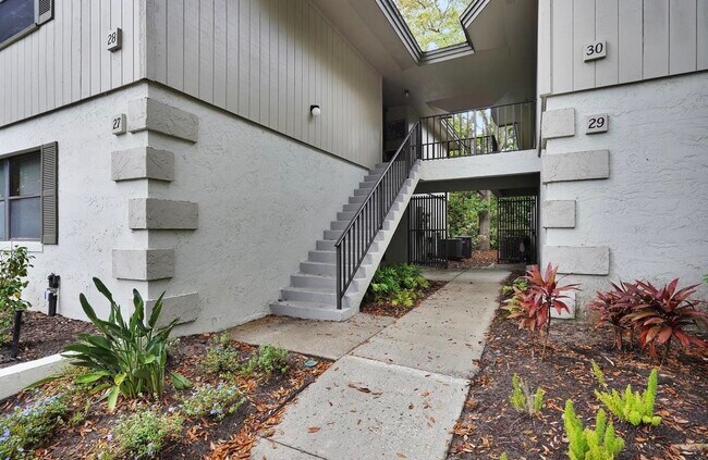 Building Photo - 30 Catalonia Ct