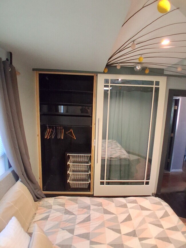 Building Photo - 603 38th St W