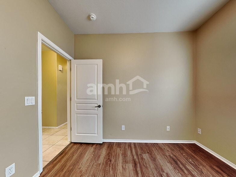 Building Photo - 11709 W Jefferson St