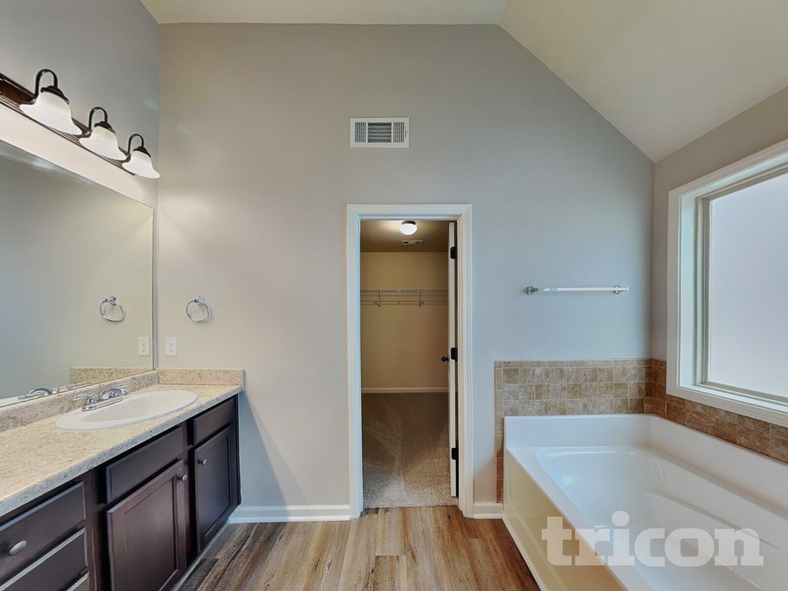 Building Photo - 1124 Hartwell Rd