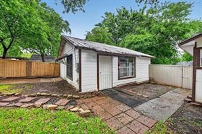 Building Photo - 4709 Mayfair St