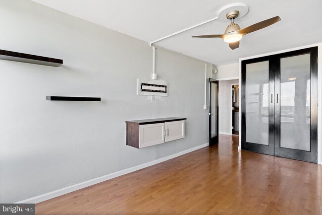 Building Photo - 200 Locust St
