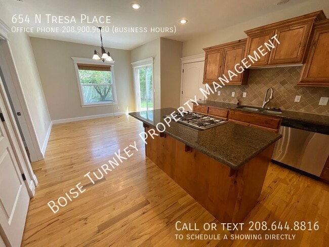 Building Photo - 654 N Tresa Pl