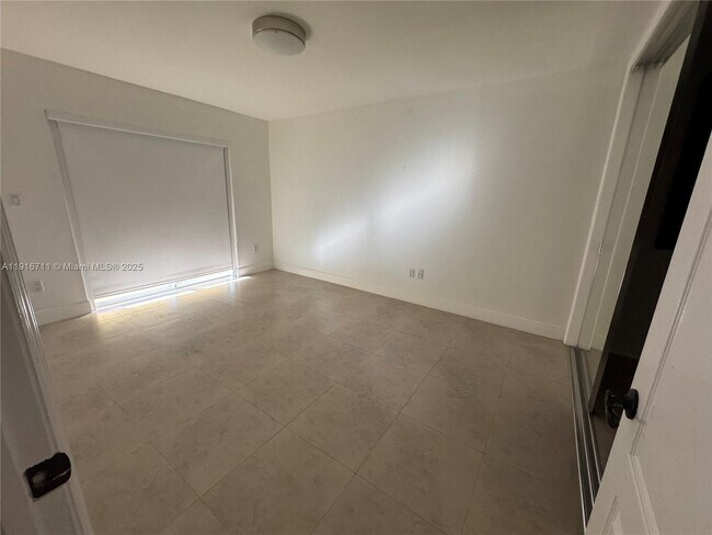 Building Photo - 5839 SW 74th Terrace