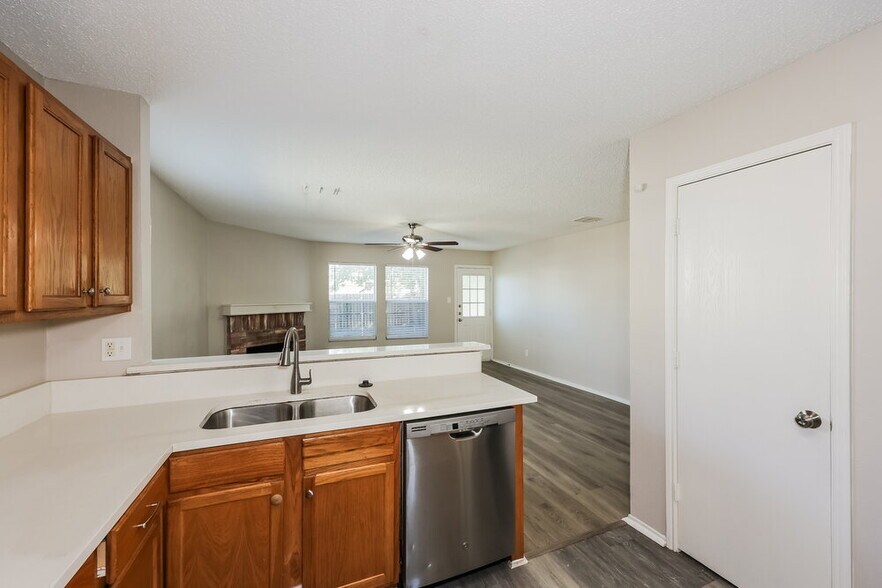 Building Photo - 8757 Garden Springs Dr