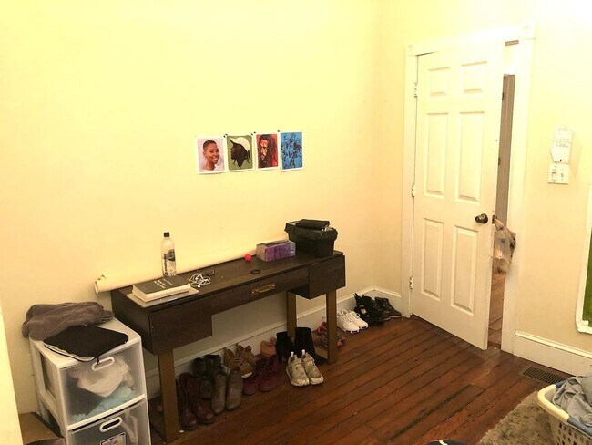 Building Photo - 211 W 38th St