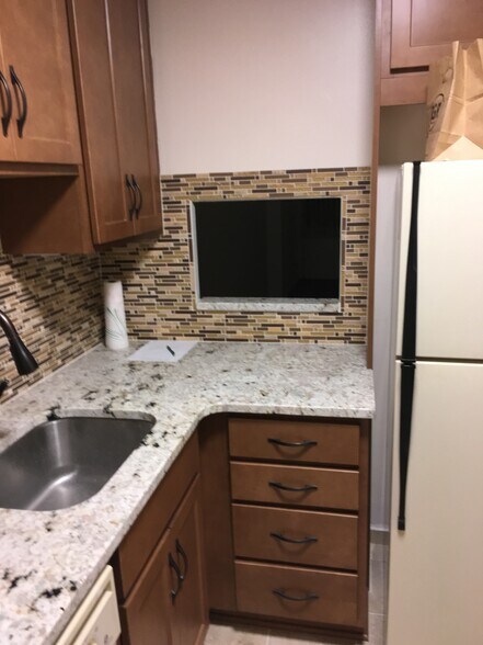 Pass thru from kitchen to main living area - 1330 New Hampshire Ave NW