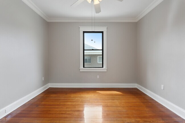 Building Photo - 915 N Carrollton Ave