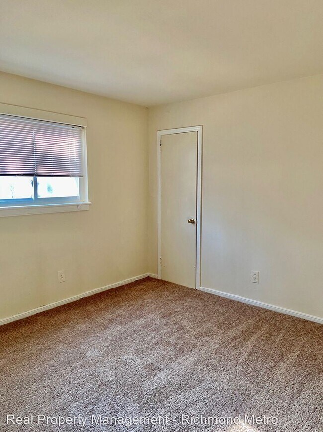 Building Photo - 301 Newcastle Dr