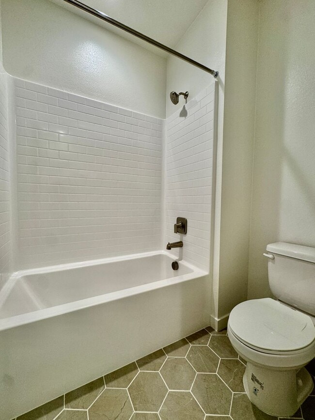 Building Photo - BRAND NEW 4 BED, 3.5 BATHS, 2070 SQ FT TOWNHOME BY KH HOMES