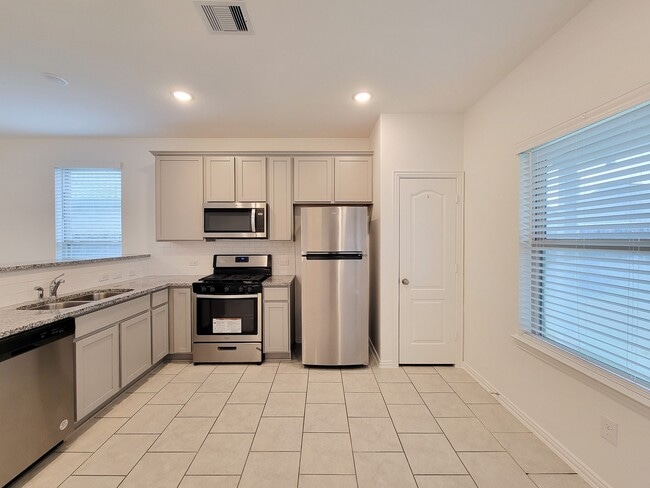 Building Photo - 31351 Horseshoe Meadow Bend Ln