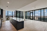 Building Photo - 610 Davis St