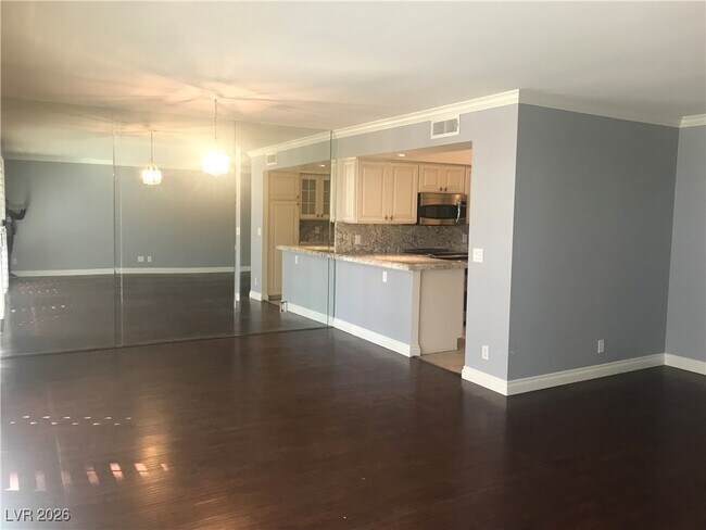 Building Photo - 205 E Harmon Ave