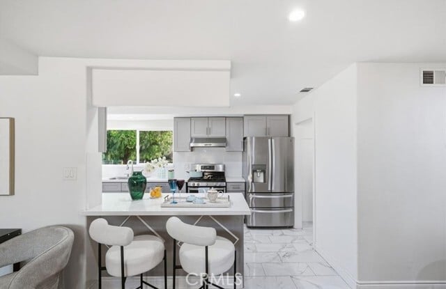 Building Photo - 335 N London Pl