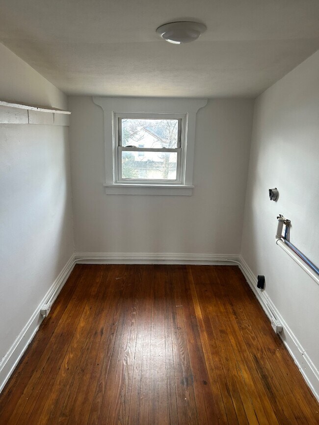 Building Photo - 1221 Campbell Ave
