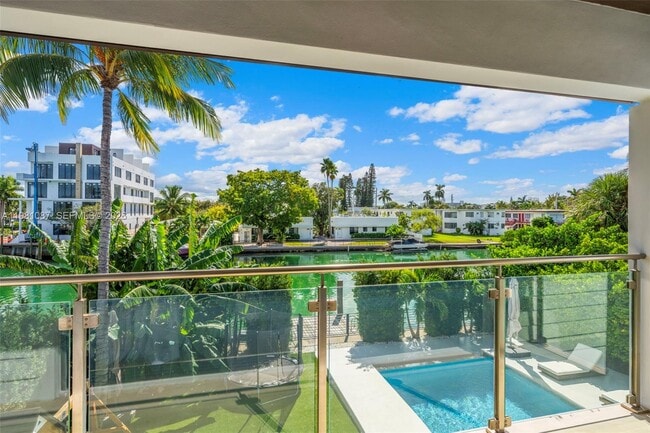 Building Photo - 710 S Shore Dr