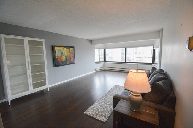 Building Photo - Furnished Unit STEPS FROM THE MAYO CLINIC ...