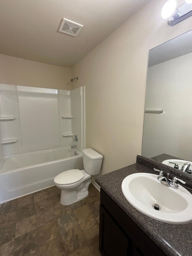 Building Photo - 4701 Southwind Rd