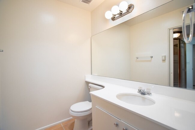 Building Photo - Mid-Century in Rancho Mirage!