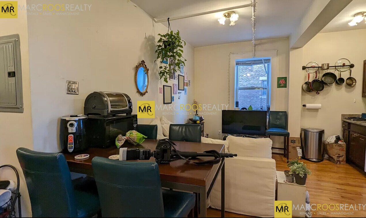 Building Photo - 70 Fenway