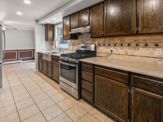 Building Photo - 281 Brooks Station Rd