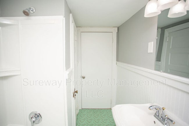 Building Photo - 220 S Church St