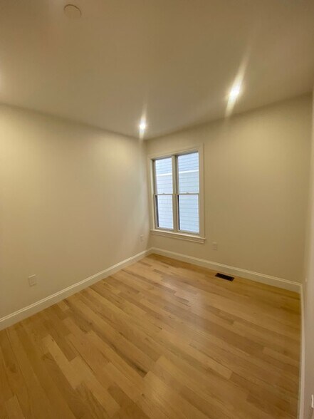 Building Photo - 55 Dustin St