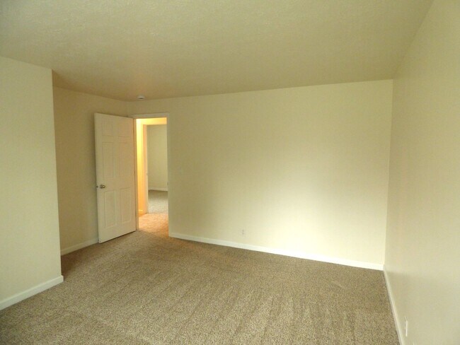 Building Photo - Rent Special: 1/2 Off April's Rent!! 3 bed 2 bath Home in North Salem