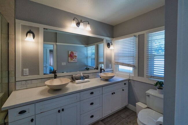 Building Photo - 6407 Dix St