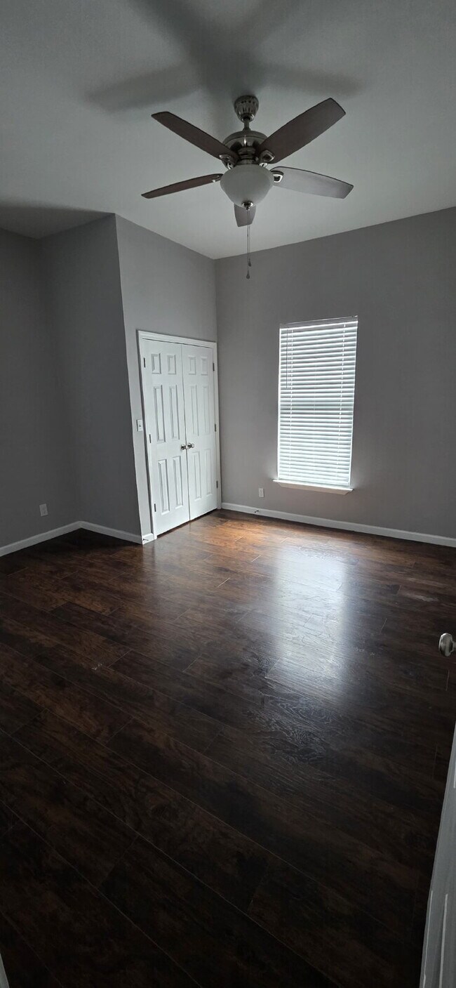 Building Photo - 3 bedroom and 2 bathrooms has newly renovated modern home in Southtown unit ready to move in! Mov...