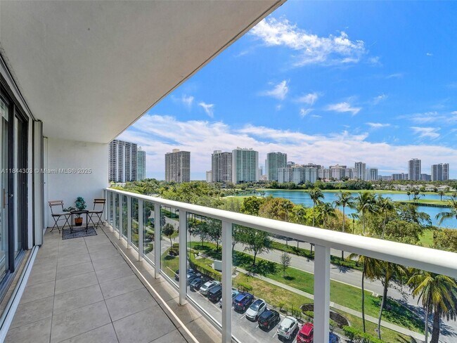Building Photo - 3625 N Country Club Dr