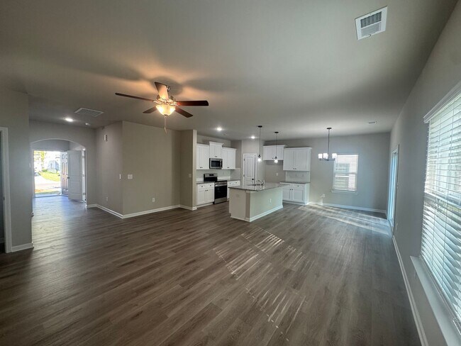 Building Photo - Move In Ready 4BR/2.5BA Home located in Stoneygreen Community
