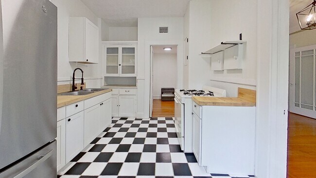Building Photo - Downing Street Quadruplex