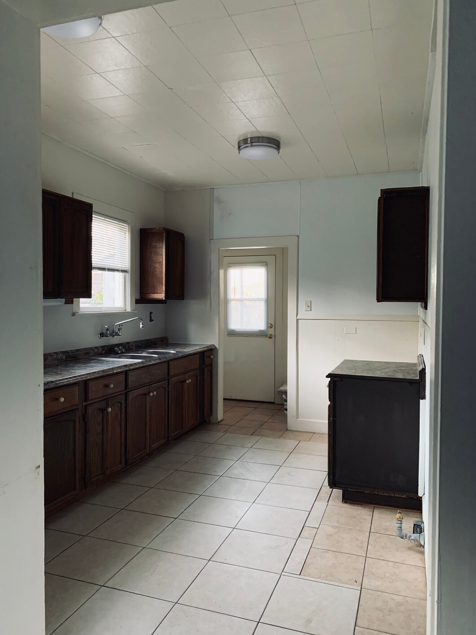 Kitchen to back door - 1041 W Kings Hwy